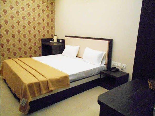 Hotel Janki International By Keymagics Βαρανάσι Εξωτερικό φωτογραφία